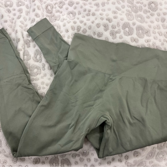 set active leggings - Picture 2 of 4